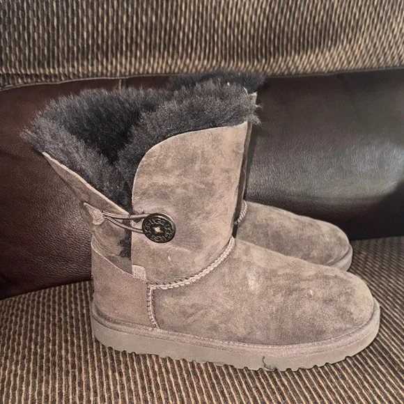UGG kids Bailey Button II - Picture 1 of 4